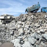 移動式破碎機(jī)建筑垃圾處理廢物再利用，需要政企共同努力解決