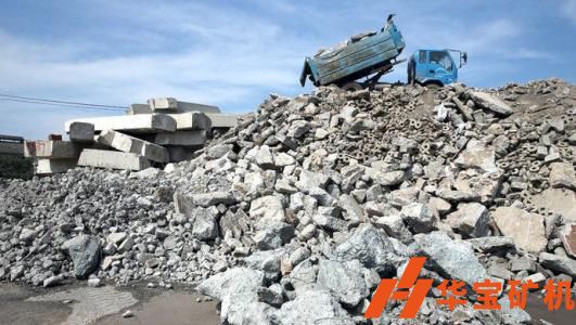 移動(dòng)式破碎機(jī)建筑垃圾處理廢物再利用，需要政企共同努力解決